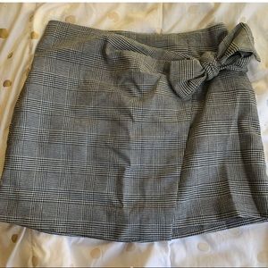 Plaid skirt w Bow tie - super cute!